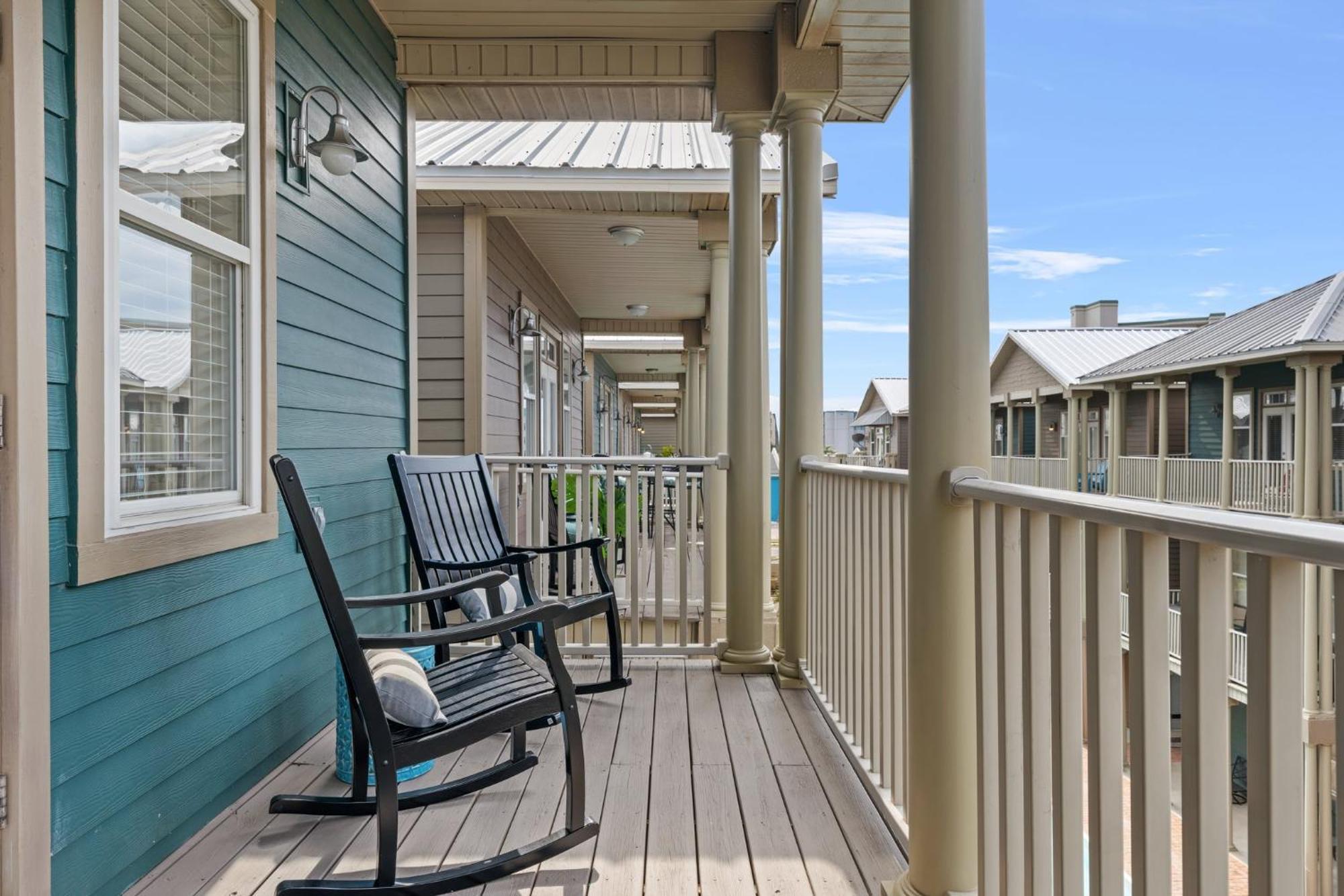 Villa Crescent Moon Palace - A Luxury With Pool, Parking, Just Steps To The Panama City Beach